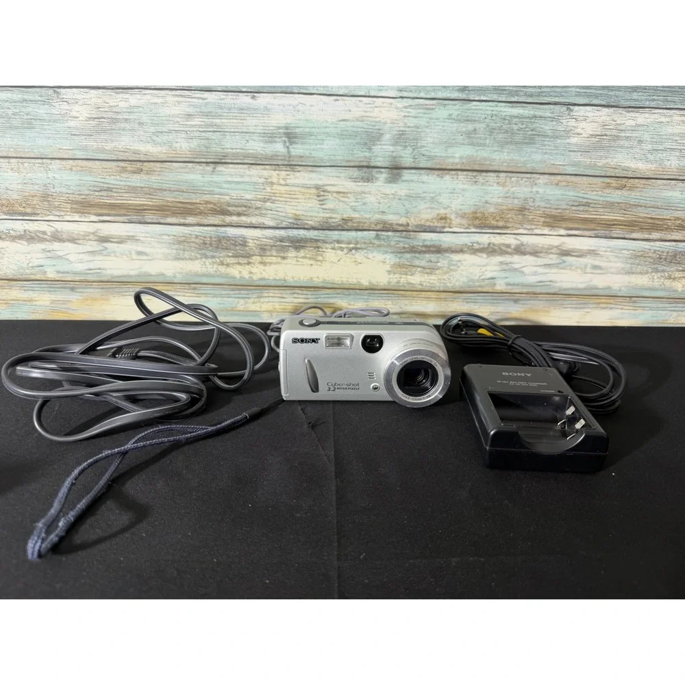 Sony Cyber-shot DSC-P52 Digital Camera 3.2MP Silver Vintage Digicam Bundle